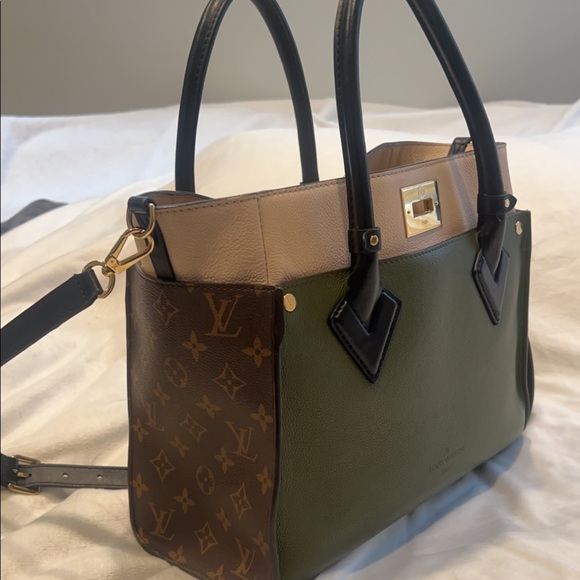 LOUIS VUITTON ON MY SIDE MM - Picture 7 of 8